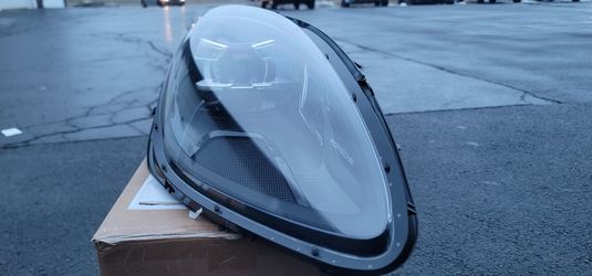 PORSHE HEADLIGHT