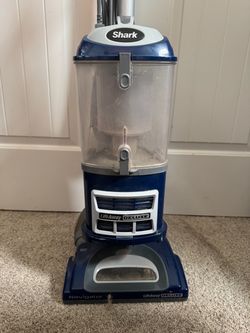 Shark Navigator Lift-Away Deluxe Vacuum