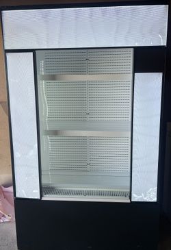 Grab&Go Open Air Cooler Refrigerator Display Merch.