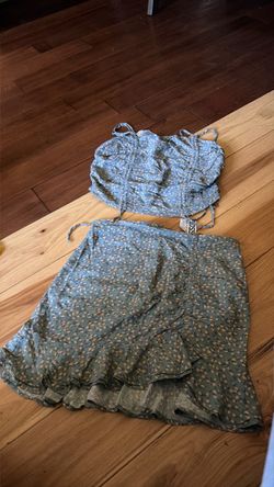 Set de falda y blusa de mujer size Large Nuevo $8