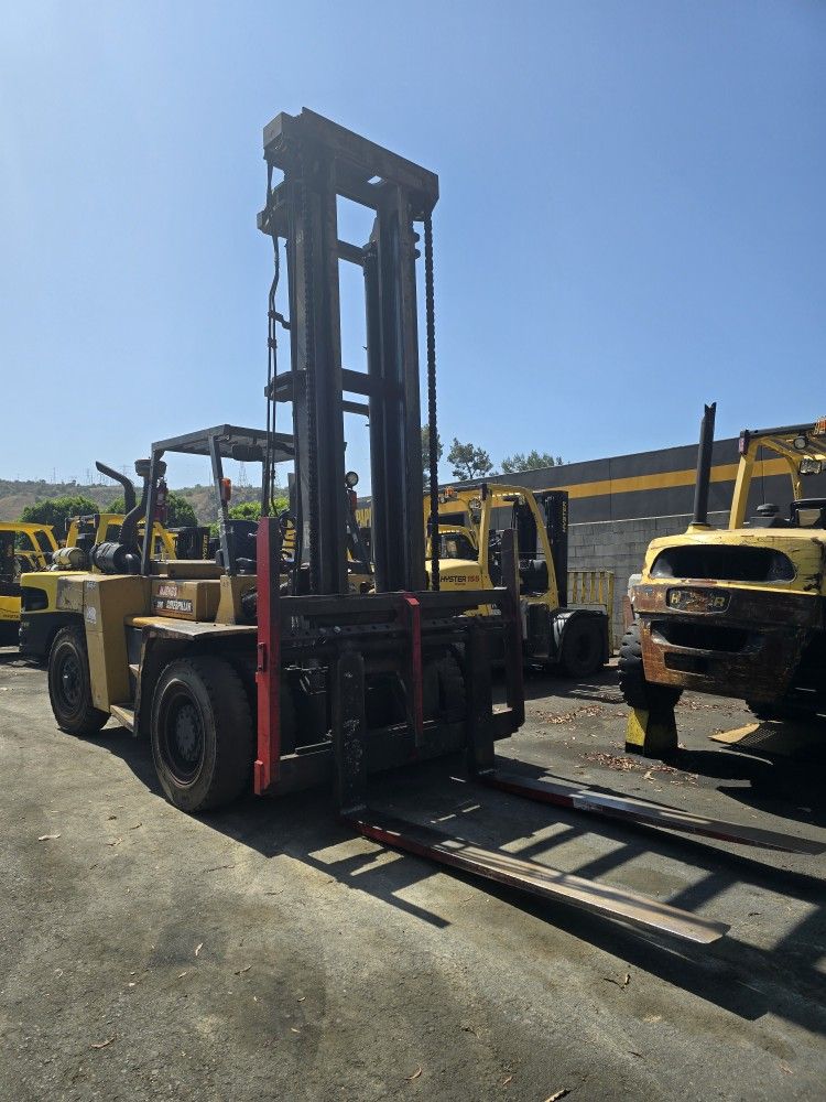 CAT DP90 Solid Pneumatic Tire Forklift