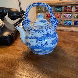 Nice tea Pot Antique