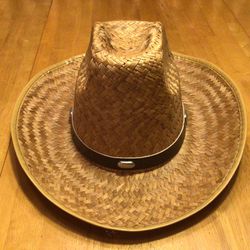 Straw hat great for gardening or keeping from getting sunburned size 7 1/2