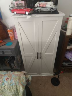 Storage cabinet