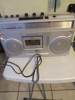 VINTAGE MONTGOMERY WARD GEN 3995A BOOMBOX AM FM 8 TRACK WORK GREAT ONLY CASSETE NO WORK