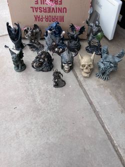 Skulls gargoyles dragons statues