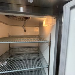 KINTERA COMMERCIAL REFRIGERATOR LIKE NEW! 