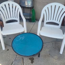2 CHAIRS Plastic and Round Metal Drink Table