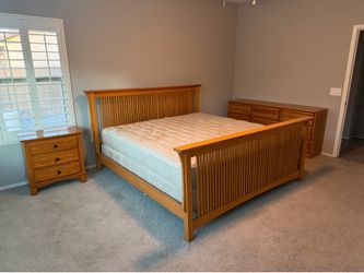 King Bedroom Set - Free Delivery 🚚