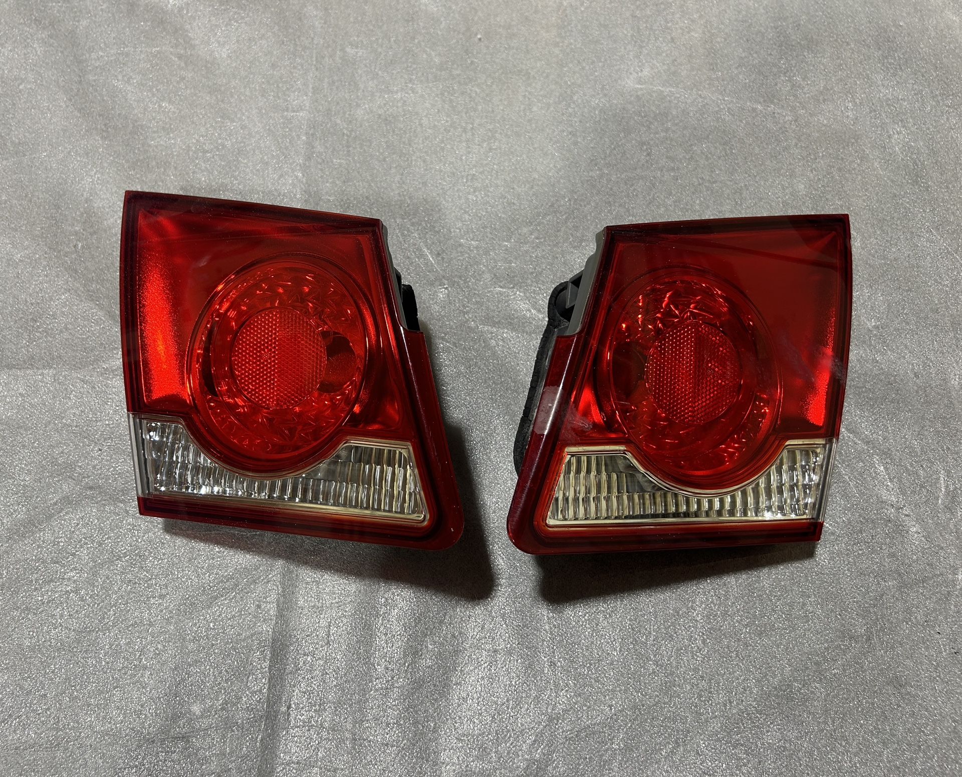 Taillight Set For 2013 to 2014 Chevy Cruze