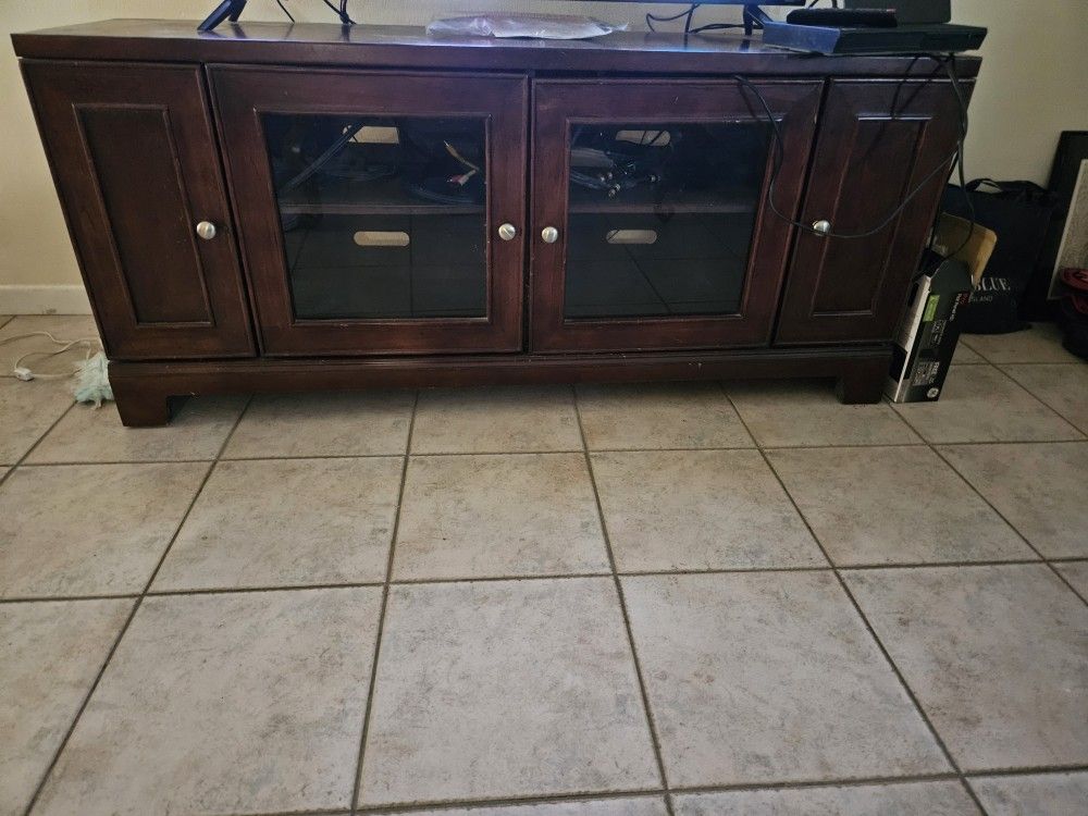 5 Ft WOOD LARGE SCREEN TV STAND & STORAGE CABINET w ROKU TV