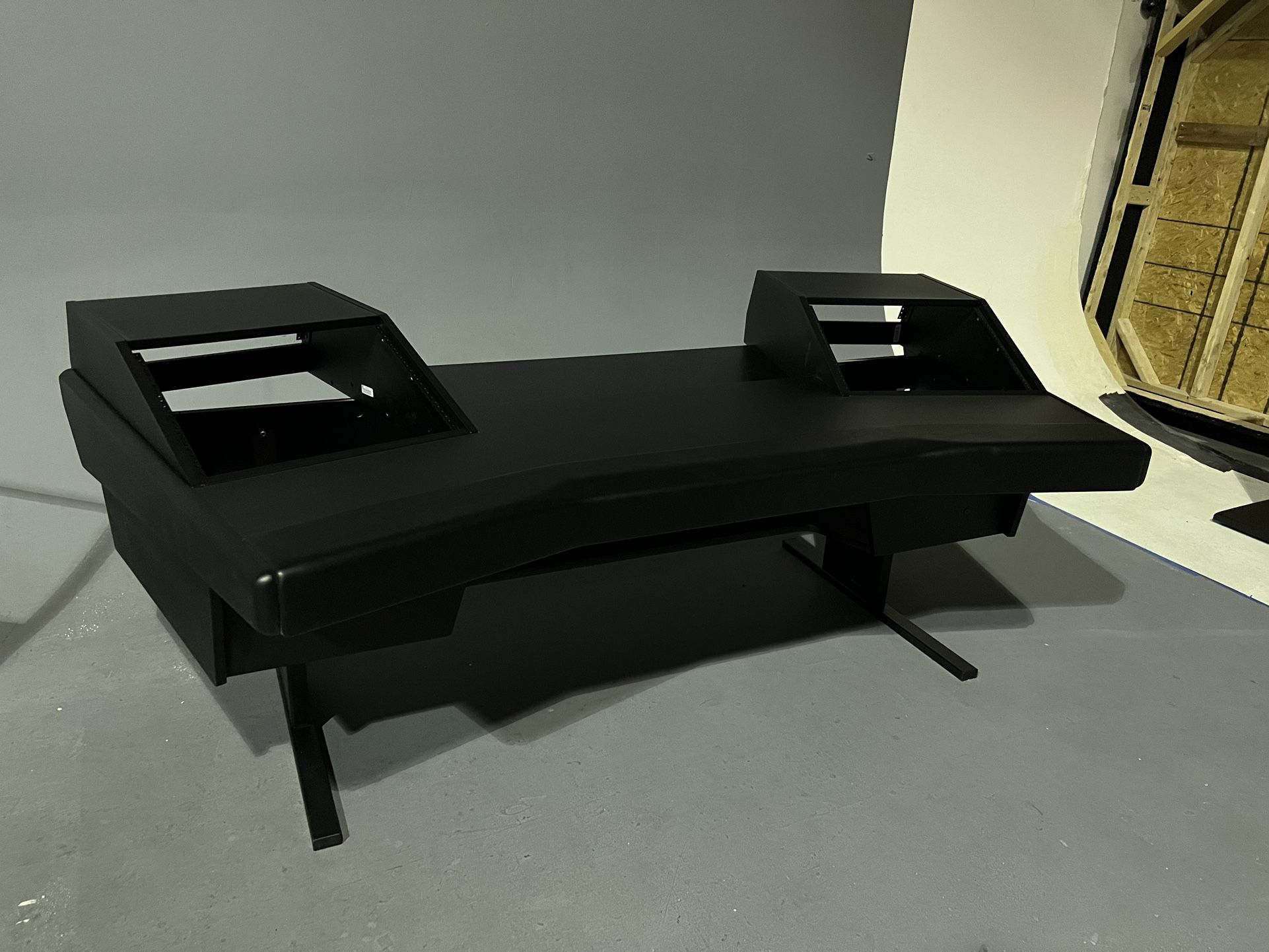 Argosy Dual 15 Workstation w/ 803 Rack Modules and Black End Panels