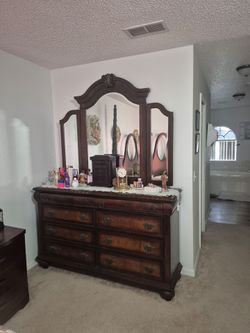 Dresser