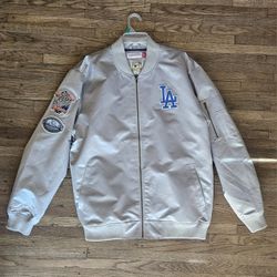 LA DODGERS MITCHELL &  NESS  SILVER BOMBER  JACKET ADULT XLARGE SIZE IN GOOD CONDITION 