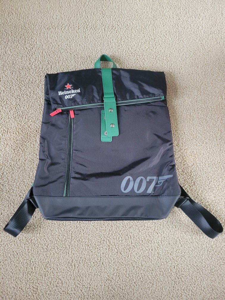 JAMES BOND
HEINEKEN 007 BACKPACK WITH SHOULDER STRAPS ACCENTED WITH GREEN STRAPS & RED ZIPPER HANDLES