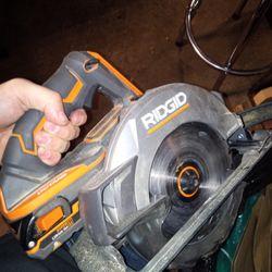 18 Volt Rigid Circular Saw, 18 Volt Drill,3 18 Volt Charger,And 3 Batteries 