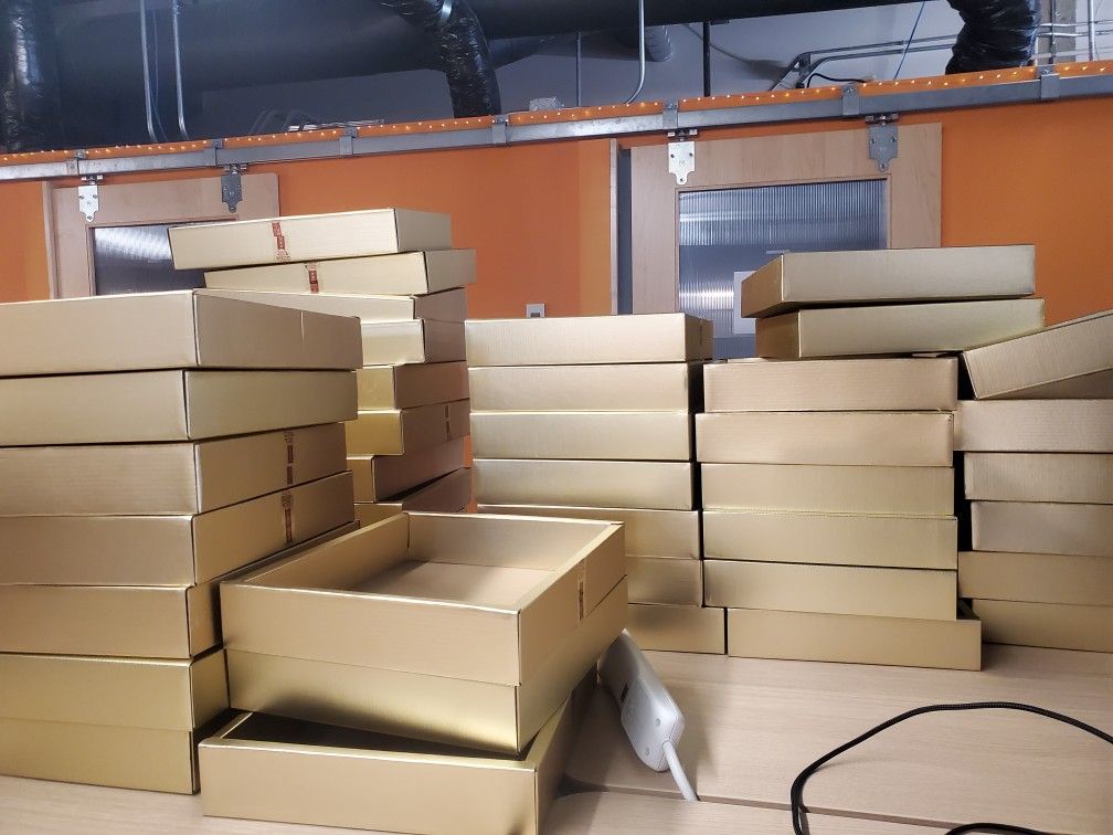 FREE beautiful sturdy gold cardboard boxes for Sale in Seattle, WA