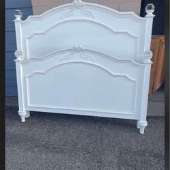 🌹FULL SIZE BED FRAME -ASHLEY BRAND , CHEST WITH MIRROR 🌹