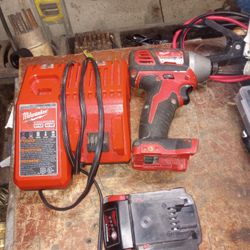 18v Milwaukee Bit Driver 1 Batteries And Charger