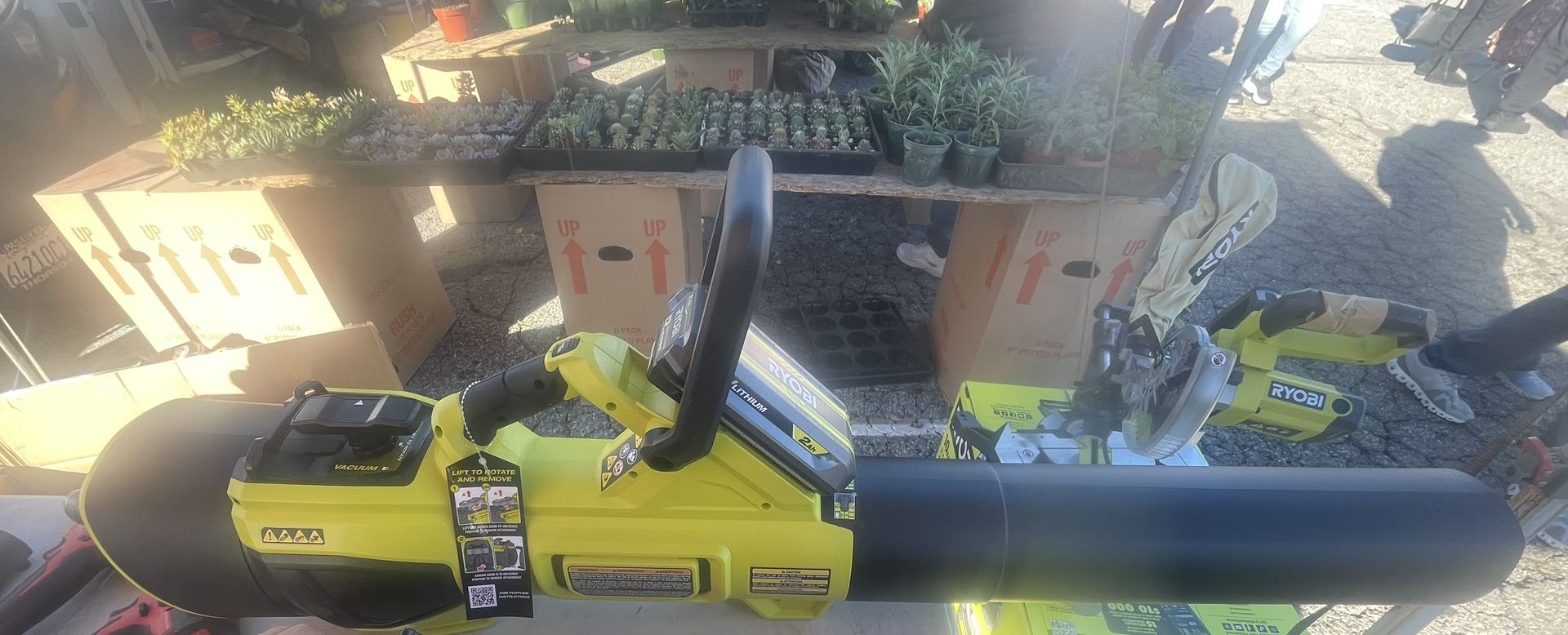 RYOBI 40V HP Brushless 100 MPH 600 CFM Cordless Leaf Blower/Mulcher/Vacuum with 2.0 Ah Battery and Charger