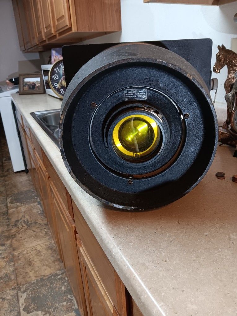 1940's or 50's old army camera that came off a air force plane back in world War ll. 20 ins long by 12 ins high by 15 ins wide