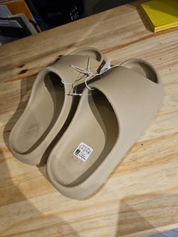 Yeezy Slides size 10