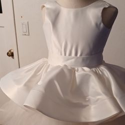 Beautiful dress, i