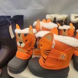 Botas De Nieve Size 7 
