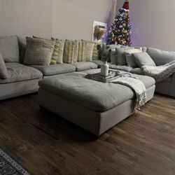 Gray 6-Pieces Sectional Sofa With 2 Ottoman All Fabric And Take Out To Wash It. 