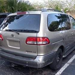 2001 Toyota Sienna