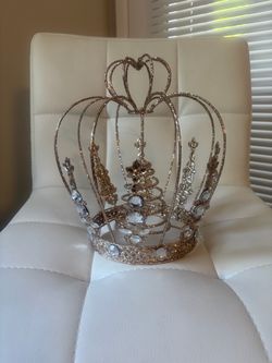 Crown tree topper