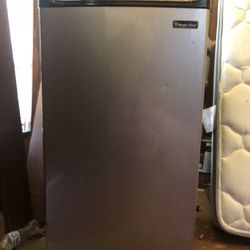 Magic Chef mini refrigerator 