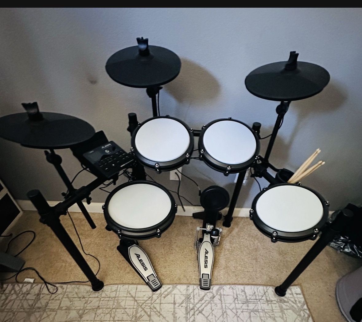 Alesis Nitro Max Kit Compact Electric Drum Kit with Quiet Mesh Pads, 10" Dual-Zone Snare, Bluetooth, 440+ BFD Sounds, Drumeo, USB MIDI, Kick Pedal