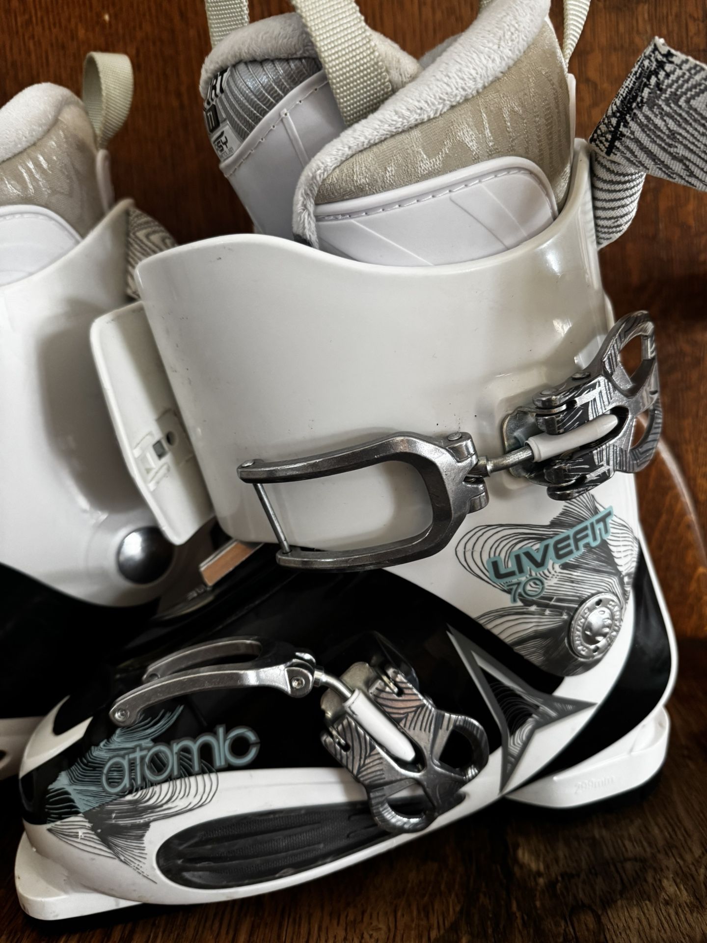 Atomic Live Fit Ski Boots Size 25 25.5