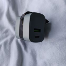 Wall Charger Dual Port Works Quickly 