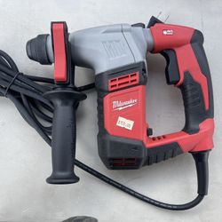 Milwaukee 5.5 Amp 5/8 in. Corded SDS-plus Concrete/Masonry Rotary Hammer Drill Kit with Case