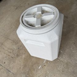 Vittles Vault 50lb Pet Food Storage 