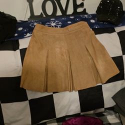 Alice + Olivia Genuine Leather Skirt - NWT - Size 0
​Condition: New (Never Worn)
​Description: > Authentic Alice + Olivia. 100% real goat leather (not