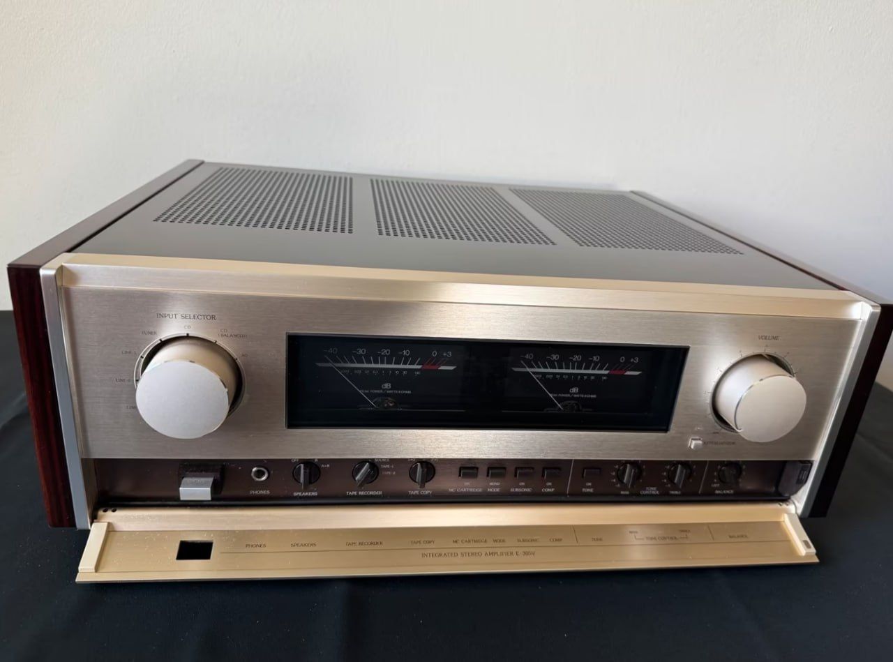 Accuphase E-305V Integrated Amplifier – Excellent Condition – Classic – Made in Japan