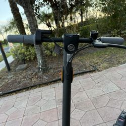 NIU KQi100P Electric Scooter – Like New (Used Only Twice)