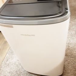 Frigidaire Portable AC/Heater/Dehumidifier Like New