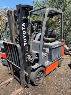 Toyota Electric Forklift - Great Condition
