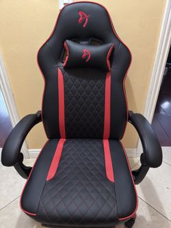 Gaming Chair Black/Red Racing Style- Excellent Condition