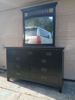 9 drawer w/mirror