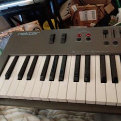 Nektar Midi Keyboard For Making Music And Beats 