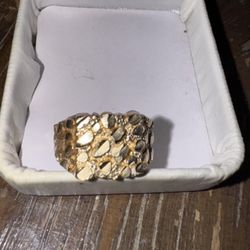 Gold Chunky Nugget Ring. 