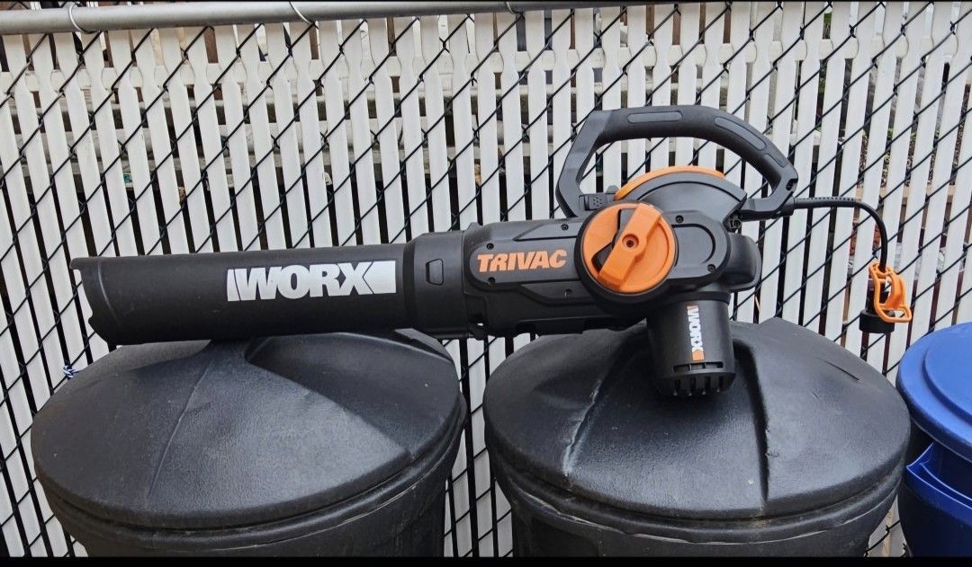 WORX LEAF BLOWER AND MULCHES LEAVES