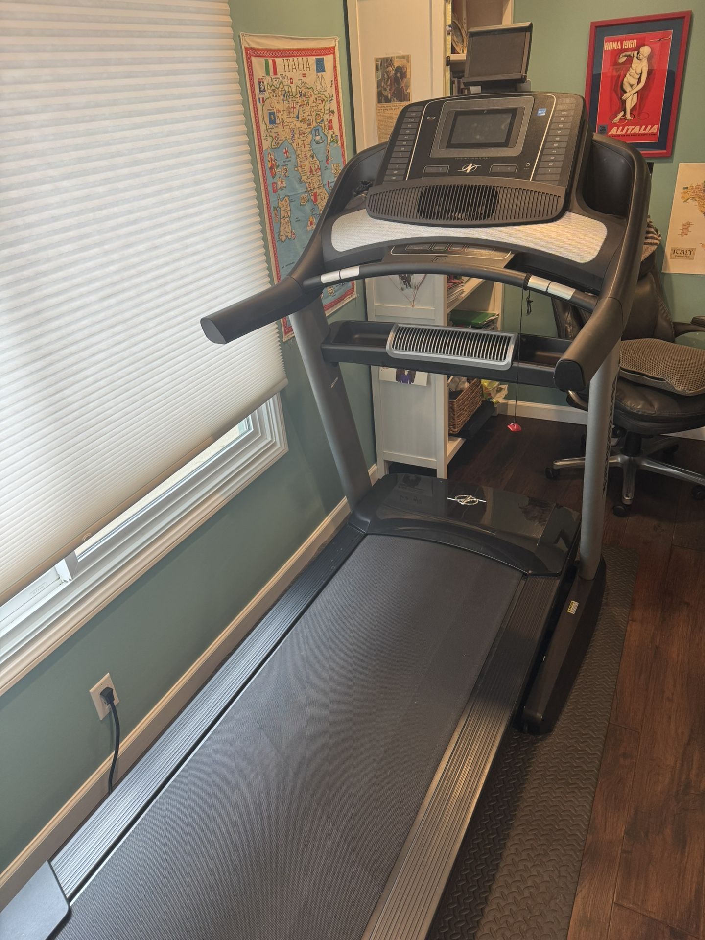 NordicTrack Elite 5750 Treadmill - Excellent Condition