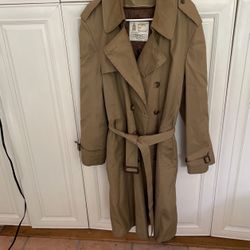 Medium Size Ladies London Fog Raincoat With Detachable  Lining 