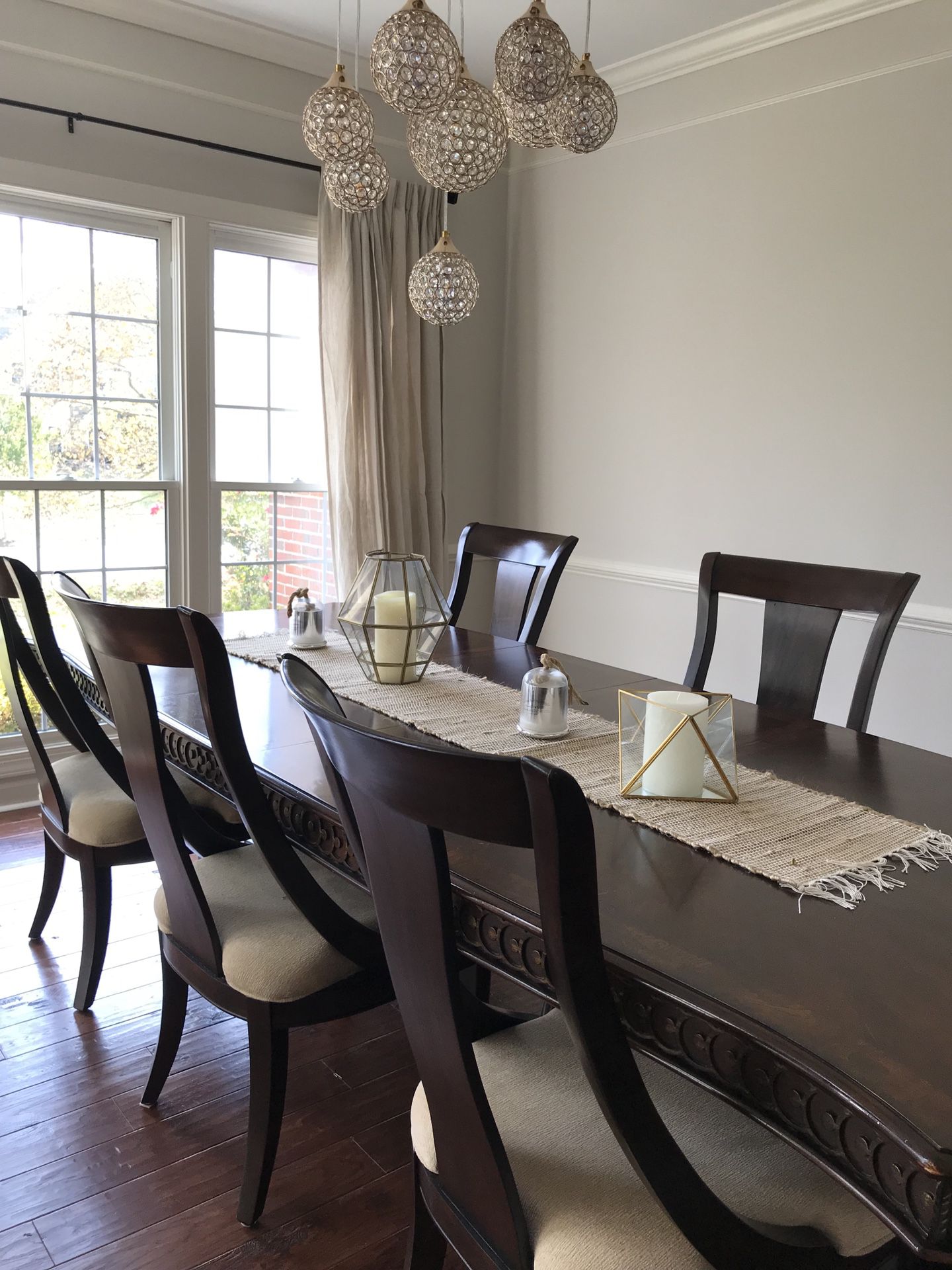 Beautiful Dining Set with 6 new chairs